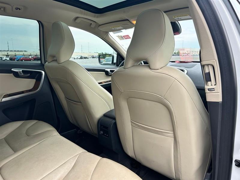2017 VOLVO XC60 INSCRIPTION