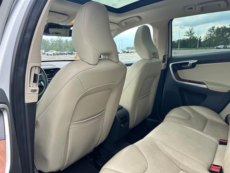 2017 VOLVO XC60 INSCRIPTION