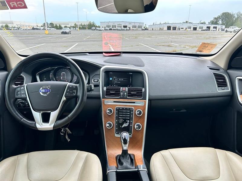 2017 VOLVO XC60 INSCRIPTION