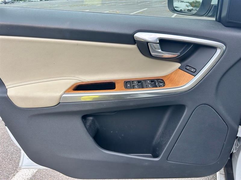 2017 VOLVO XC60 INSCRIPTION