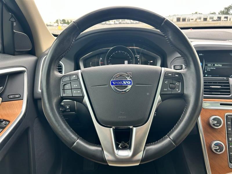 2017 VOLVO XC60 INSCRIPTION