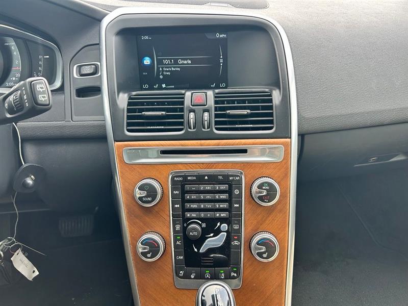 2017 VOLVO XC60 INSCRIPTION