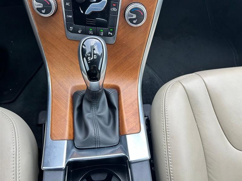 2017 VOLVO XC60 INSCRIPTION