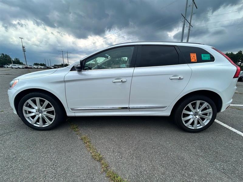 2017 VOLVO XC60 INSCRIPTION