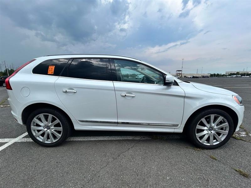2017 VOLVO XC60 INSCRIPTION