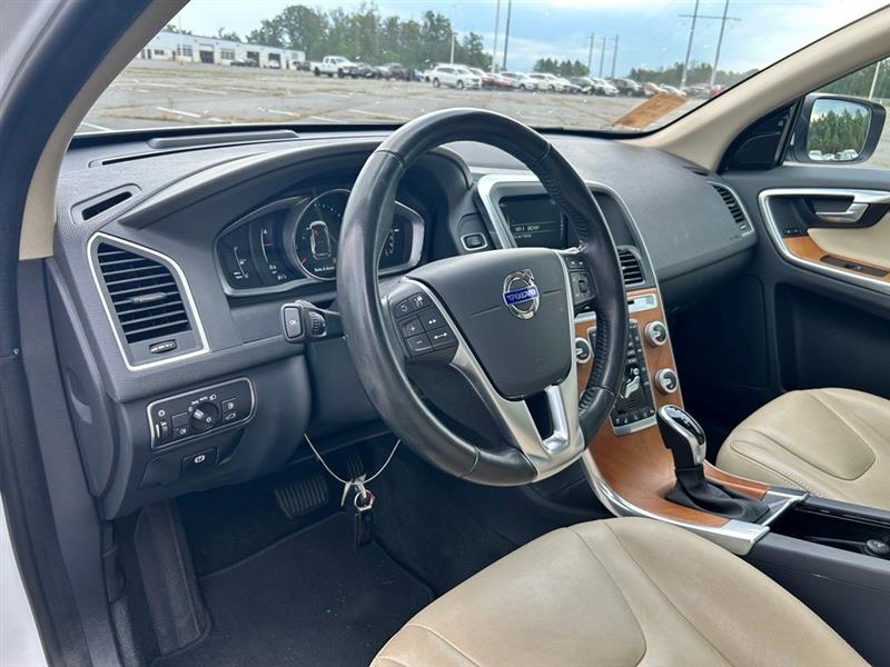 2017 VOLVO XC60 INSCRIPTION