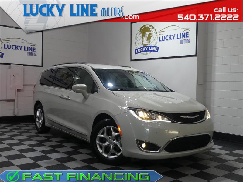 2020 Chrysler Pacifica Touring L's photo