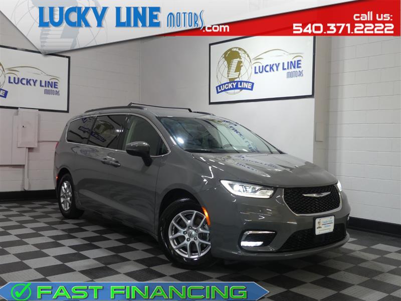 2023 Chrysler Pacifica Touring L's photo