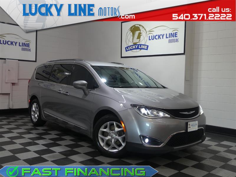2017 Chrysler Pacifica Touring-L Plus's photo