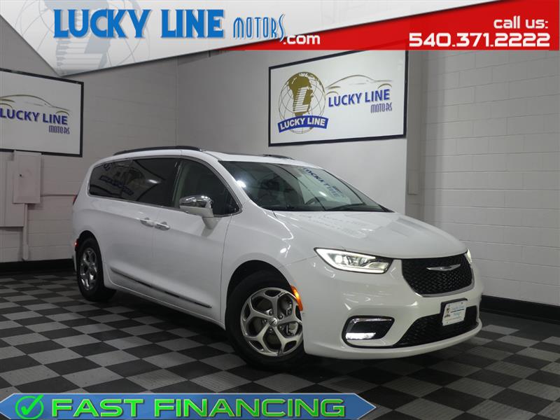 2022 Chrysler Pacifica Limited's photo