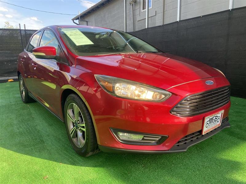 2017 Ford Focus Sedan SE's photo