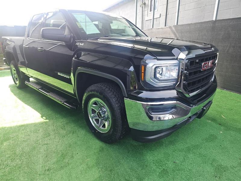2018 GMC Sierra 4WD Double Cab Standard Box's photo