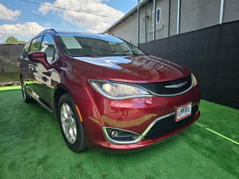2017 Chrysler Pacifica Touring-L Plus's photo