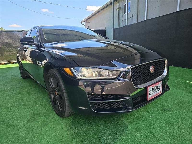 2019 Jaguar XE 25t Premium AWD's photo