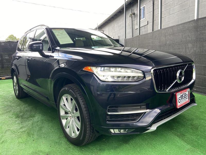 2017 Volvo XC90 T6 AWD Momentum's photo