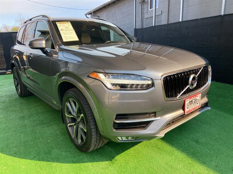 2018 Volvo XC90 T6 AWD Momentum's photo