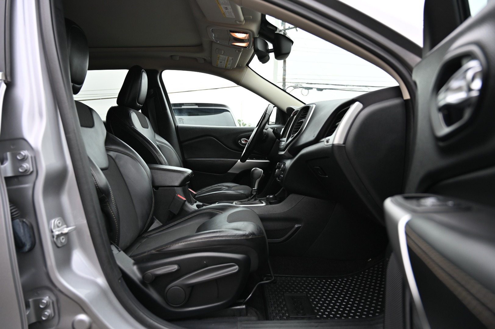2018 Jeep Cherokee Latitude Plus - Photo 12