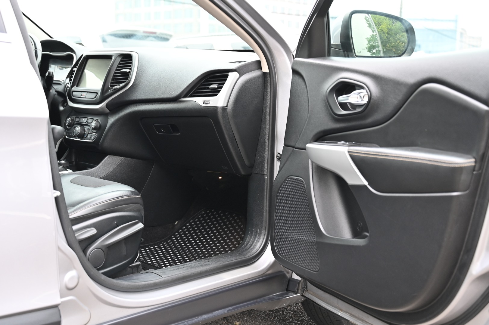 2018 Jeep Cherokee Latitude Plus - Photo 14
