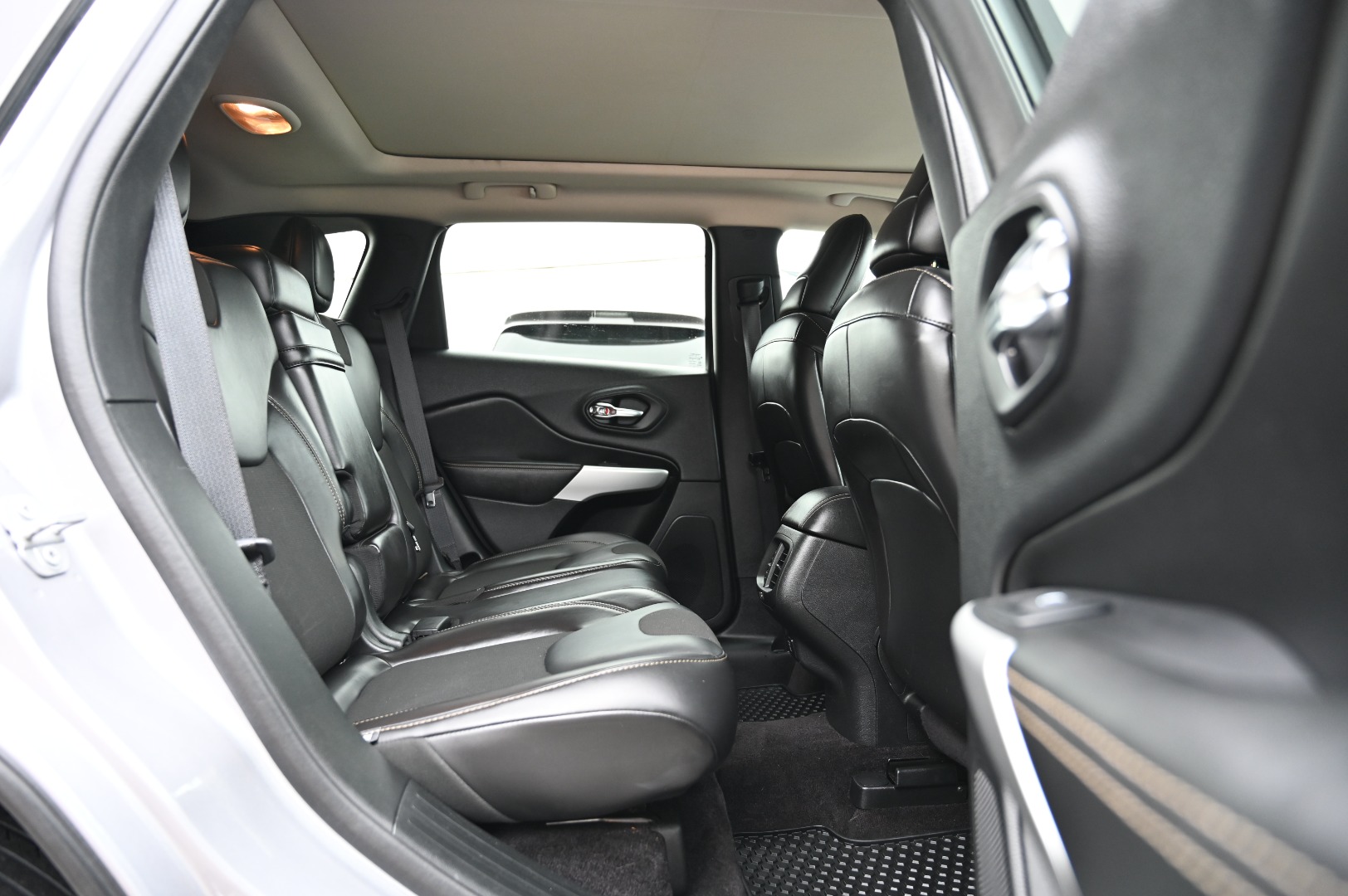 2018 Jeep Cherokee Latitude Plus - Photo 15