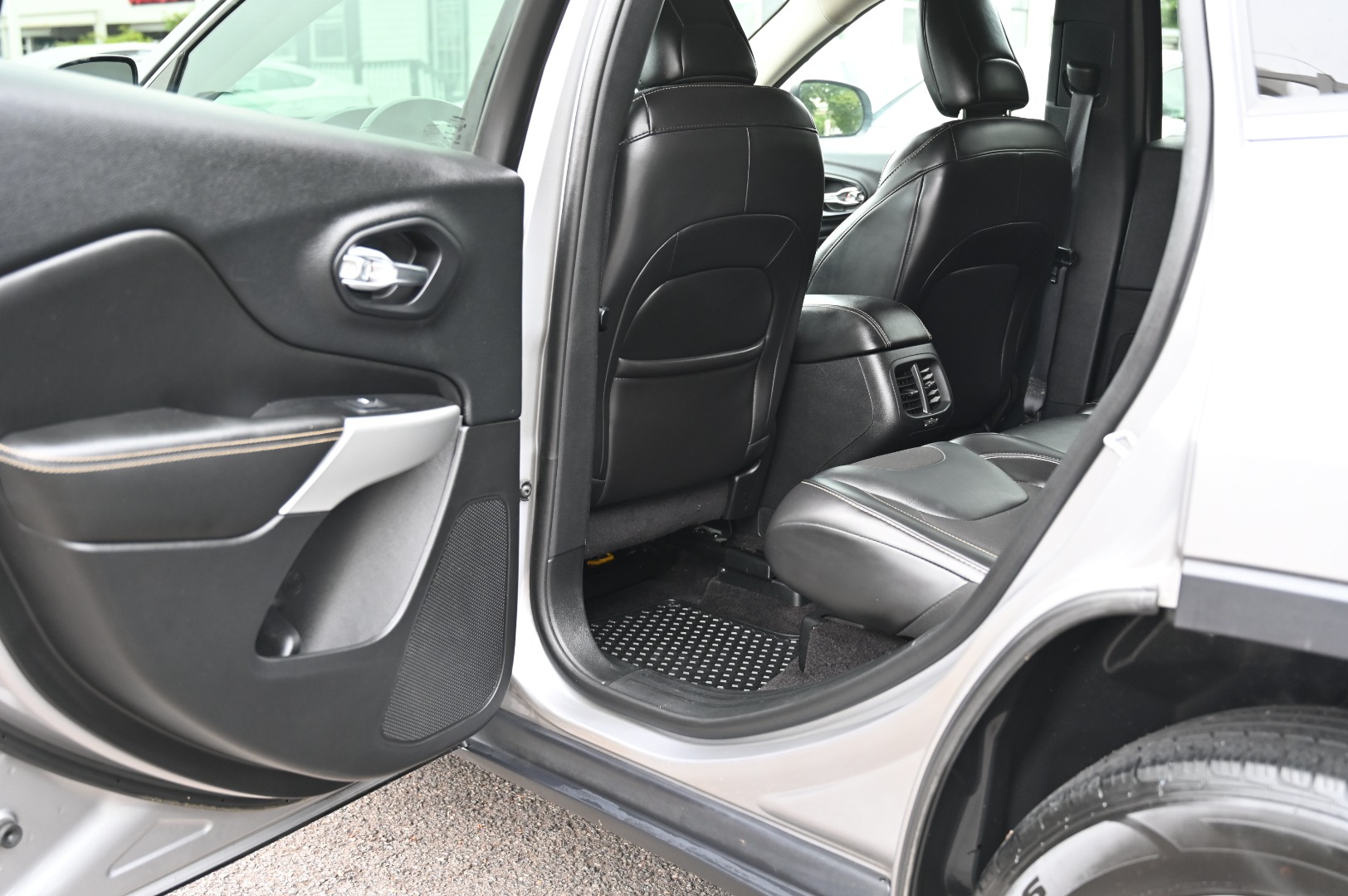 2018 Jeep Cherokee Latitude Plus - Photo 20