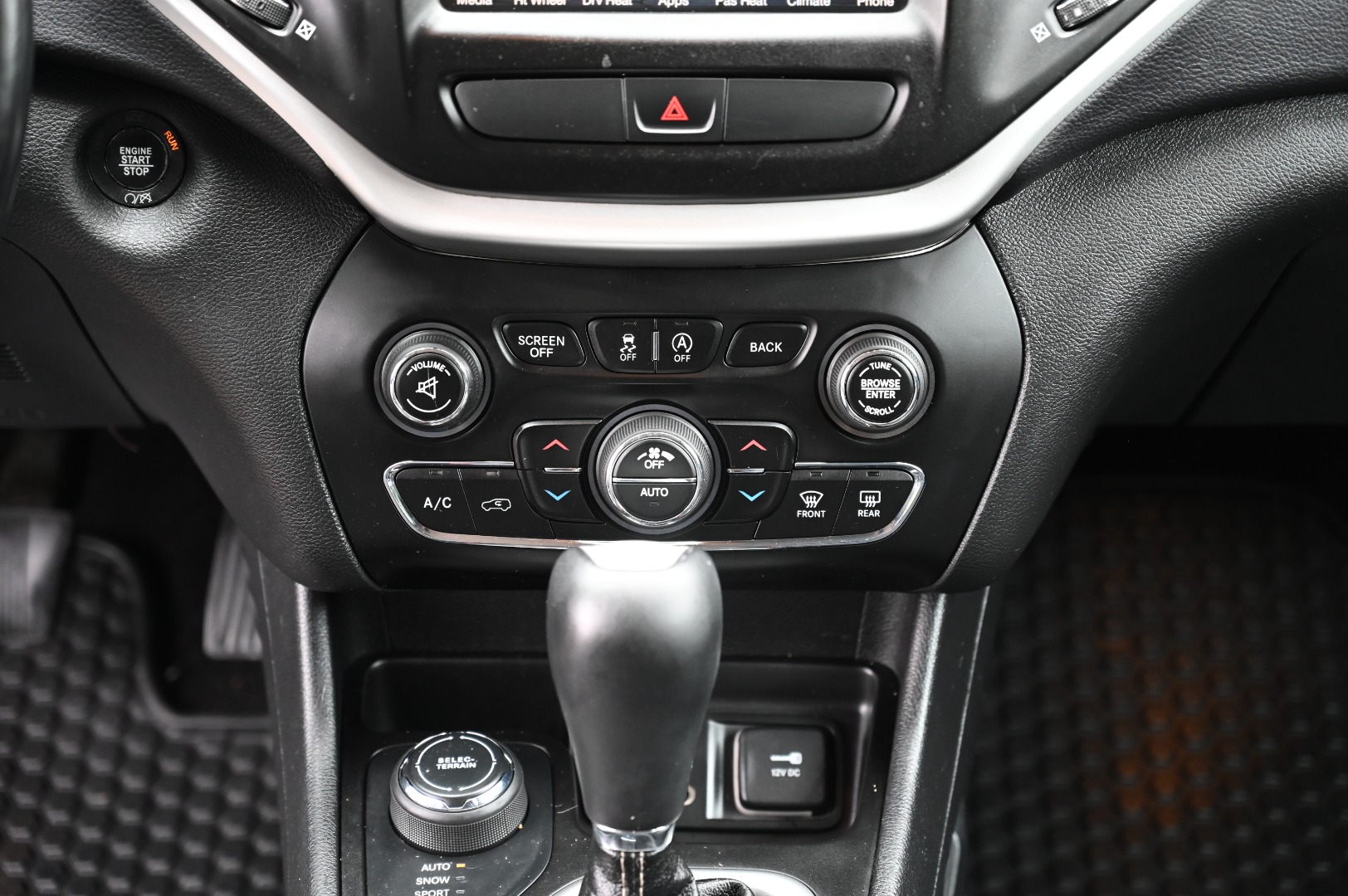 2018 Jeep Cherokee Latitude Plus - Photo 23