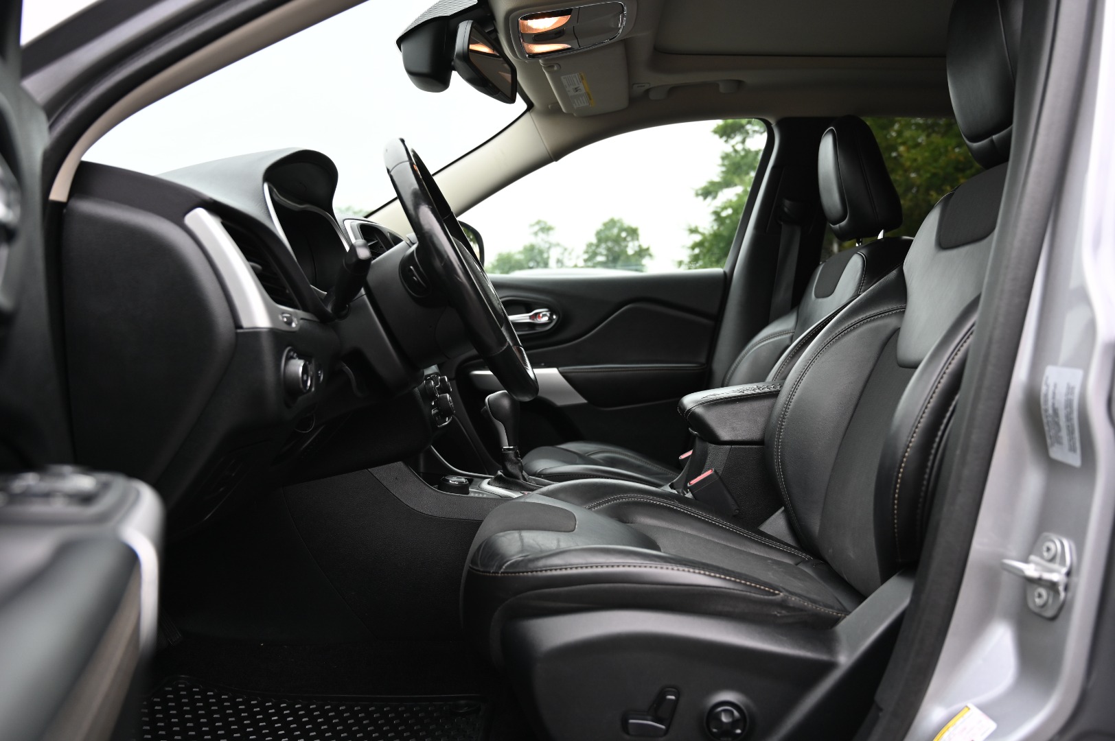 2018 Jeep Cherokee Latitude Plus - Photo 9