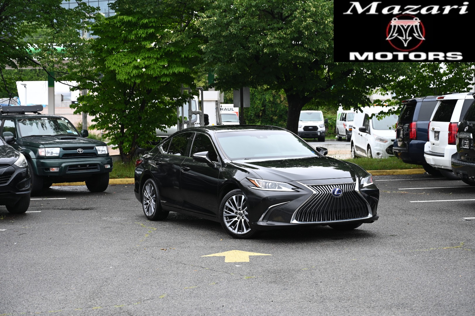 2021 Lexus ES 300h 300h's photo