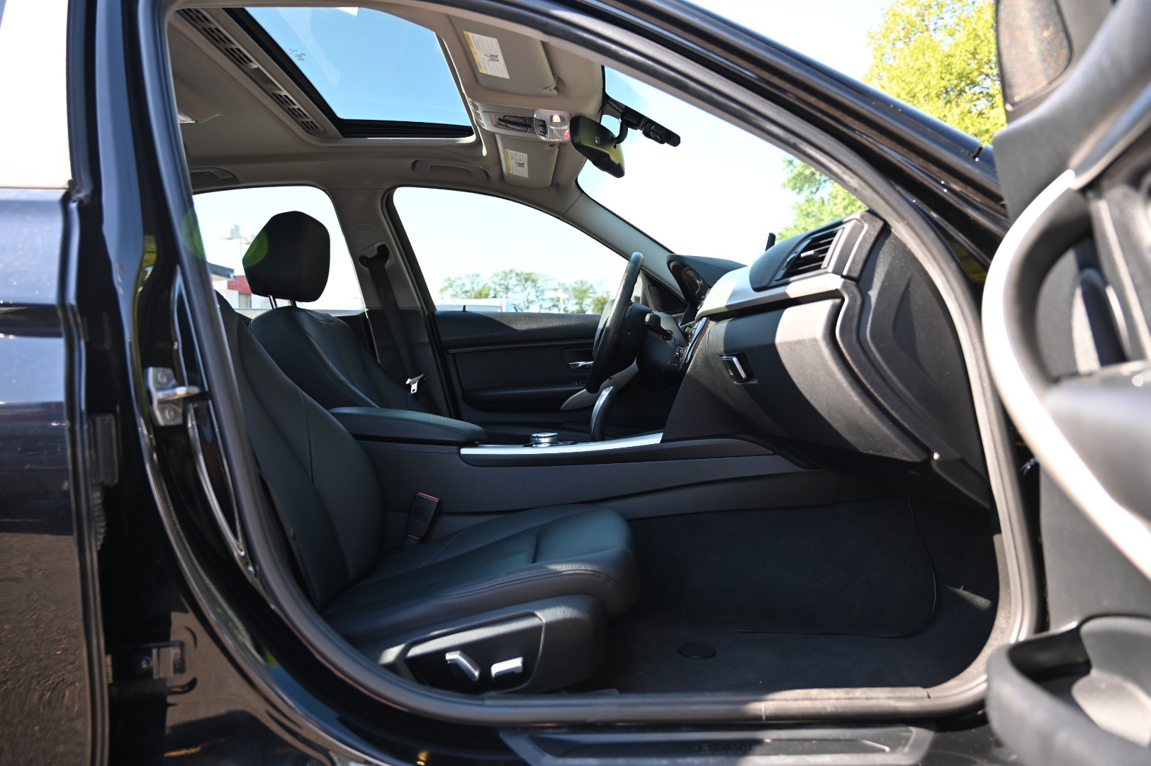 2016 BMW 3 Series 320i - Photo 12