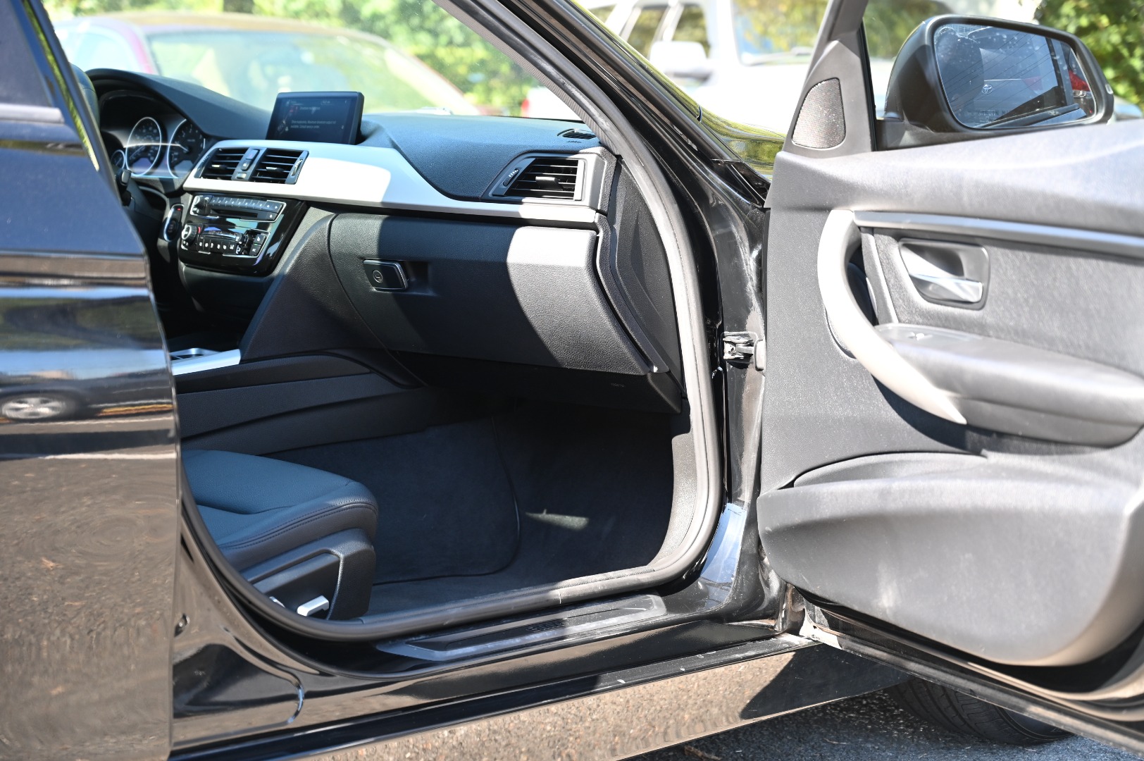 2016 BMW 3 Series 320i - Photo 14