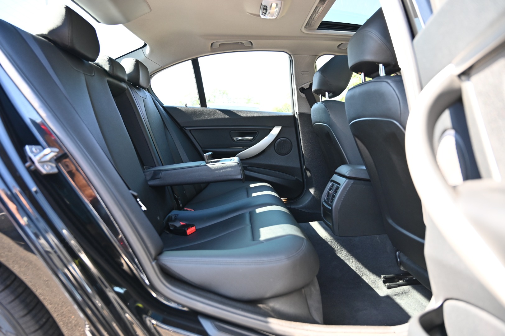 2016 BMW 3 Series 320i - Photo 15