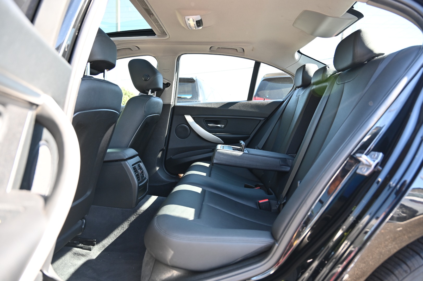 2016 BMW 3 Series 320i - Photo 18