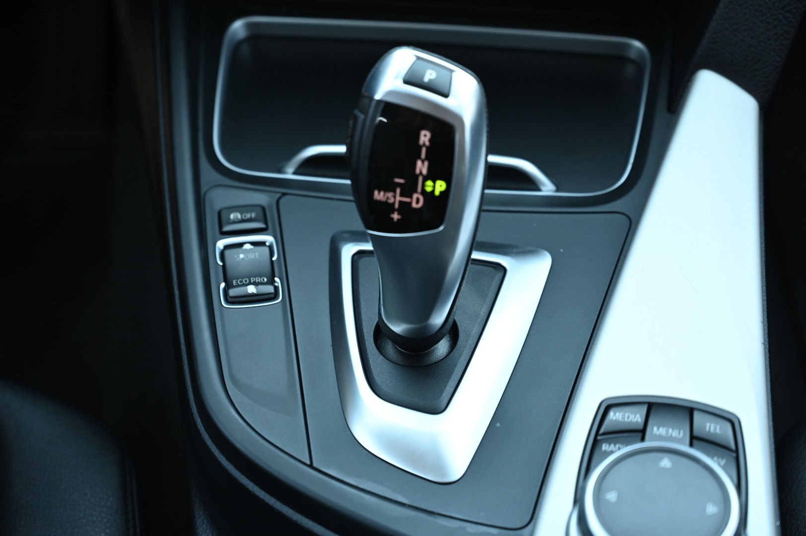 2016 BMW 3 Series 320i - Photo 36