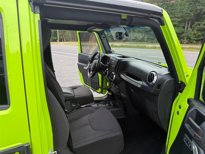 2013 Jeep Wrangler Unlimited Sahara - Photo 19