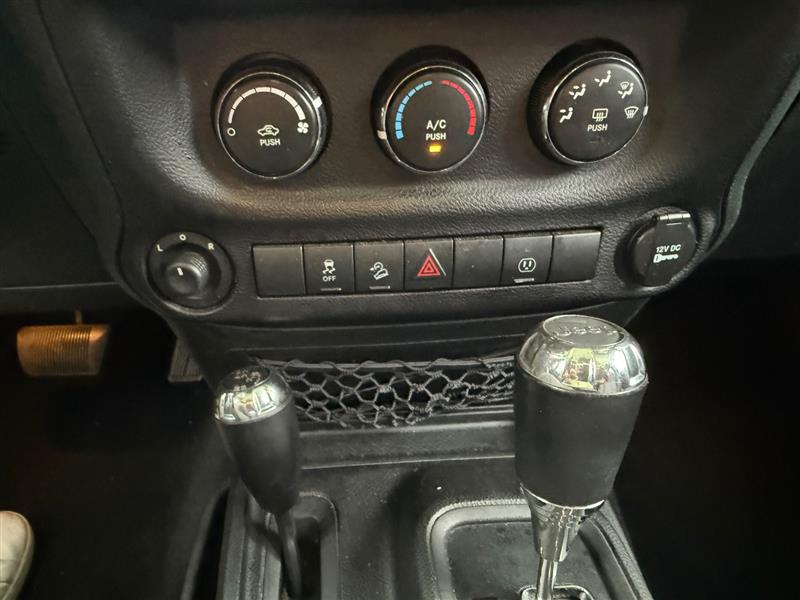 2013 Jeep Wrangler Unlimited Sahara - Photo 29