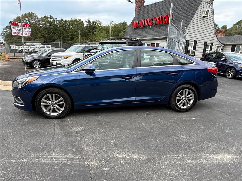 2017 Hyundai Sonata SE - Photo 2