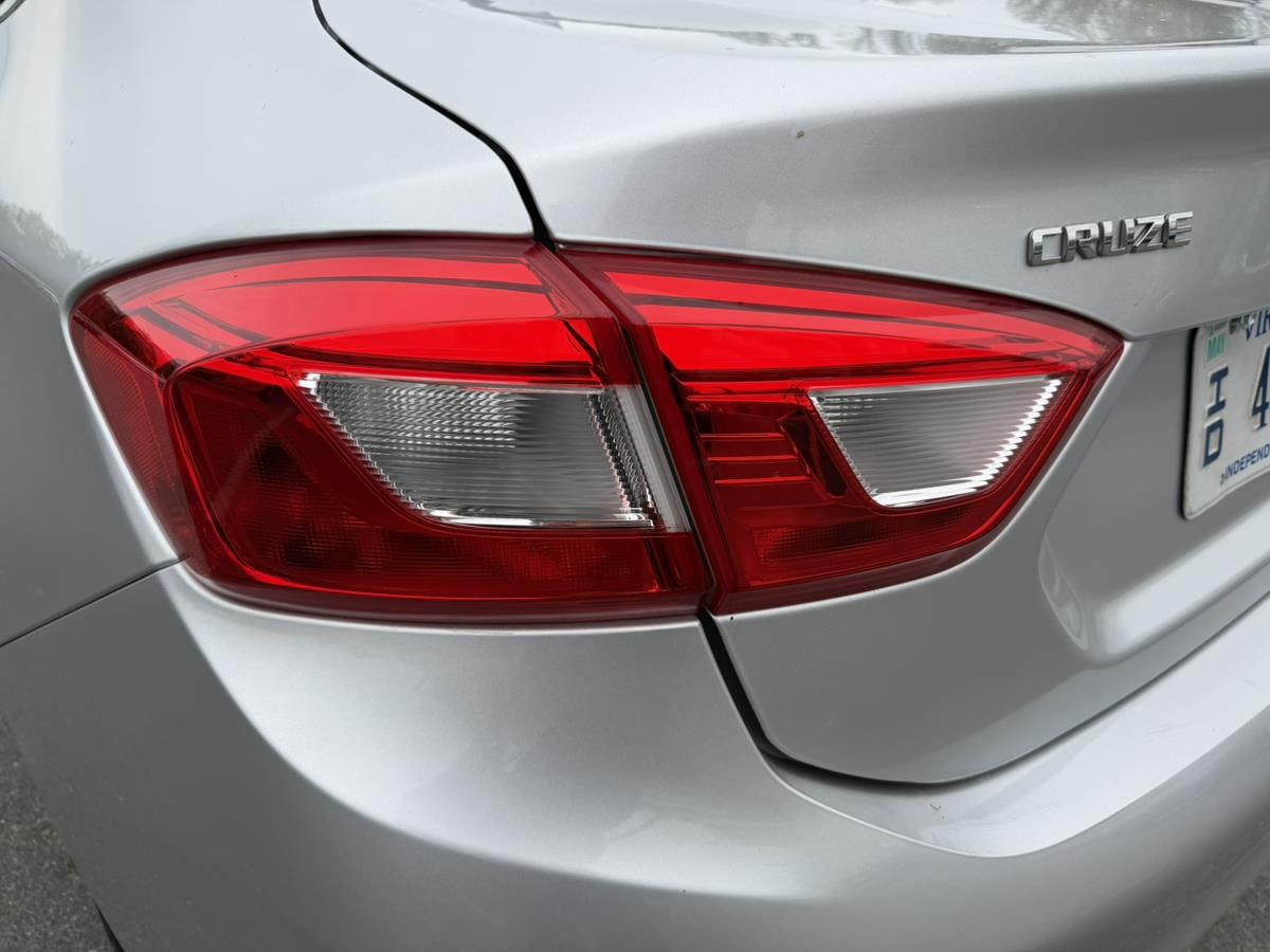 2016 Chevrolet Cruze L - Photo 19