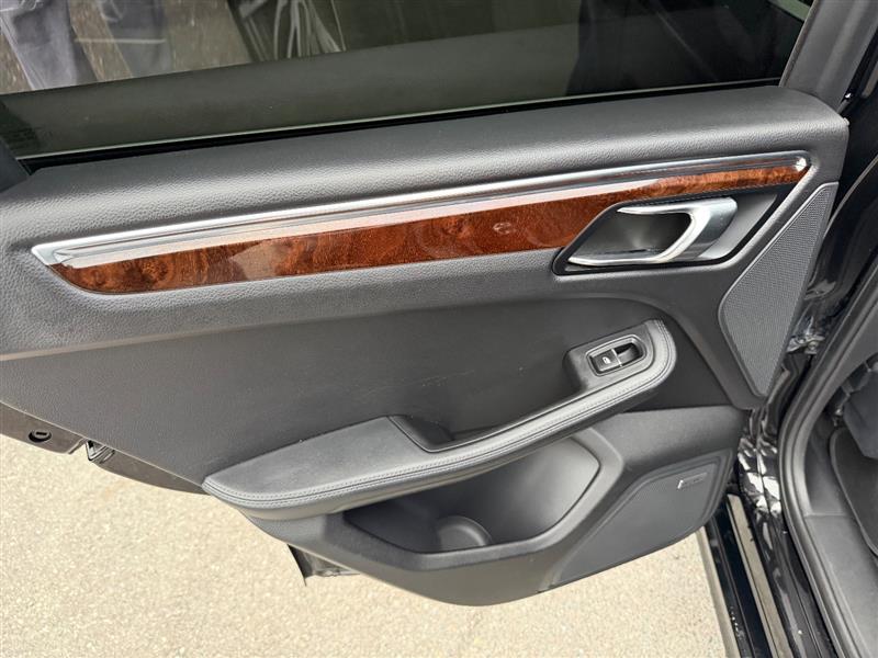 2015 Porsche Macan Turbo - Photo 24