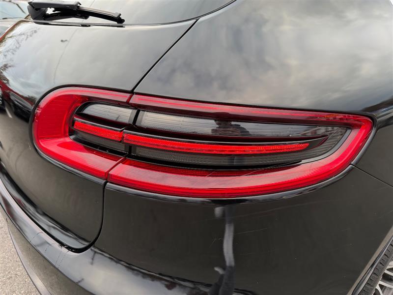 2015 Porsche Macan Turbo - Photo 12
