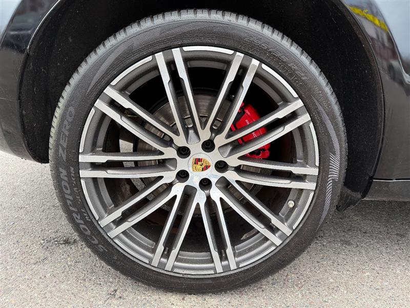 2015 Porsche Macan Turbo - Photo 18