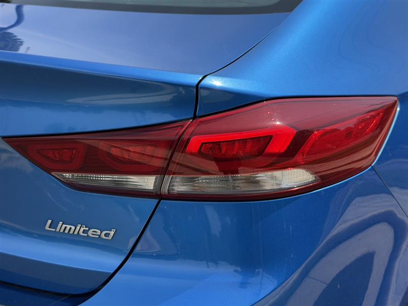 2017 Hyundai Elantra Limited - Photo 13