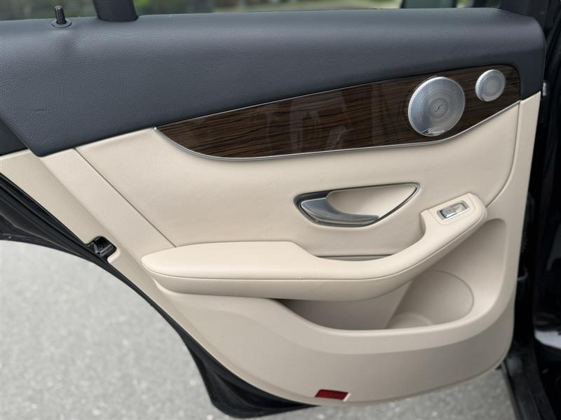 2019 Mercedes-Benz GLC GLC300 - Photo 16