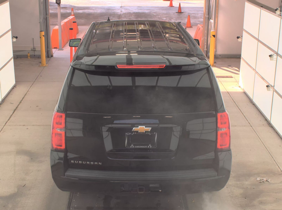 2017 Chevrolet Suburban LT - Photo 6
