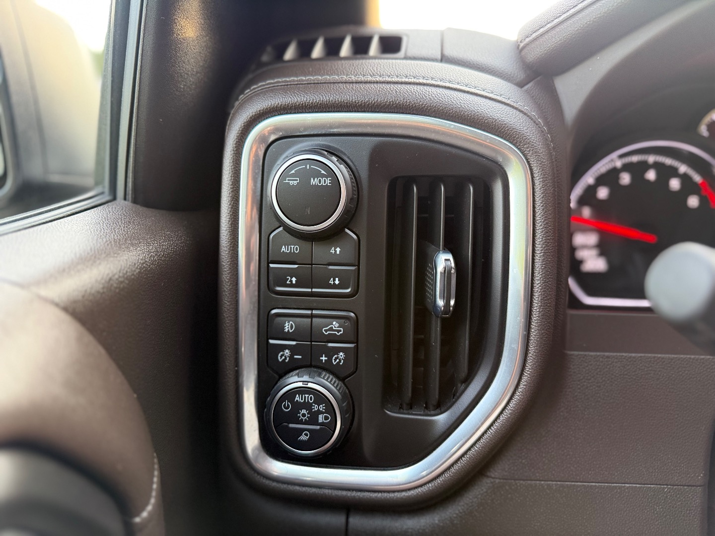 2022 Chevrolet Silverado 1500 Limited LTZ - Photo 37