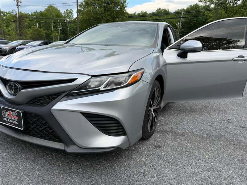 2019 TOYOTA CAMRY SE