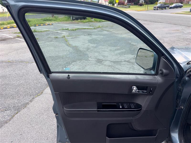 2010 FORD ESCAPE LIMITED