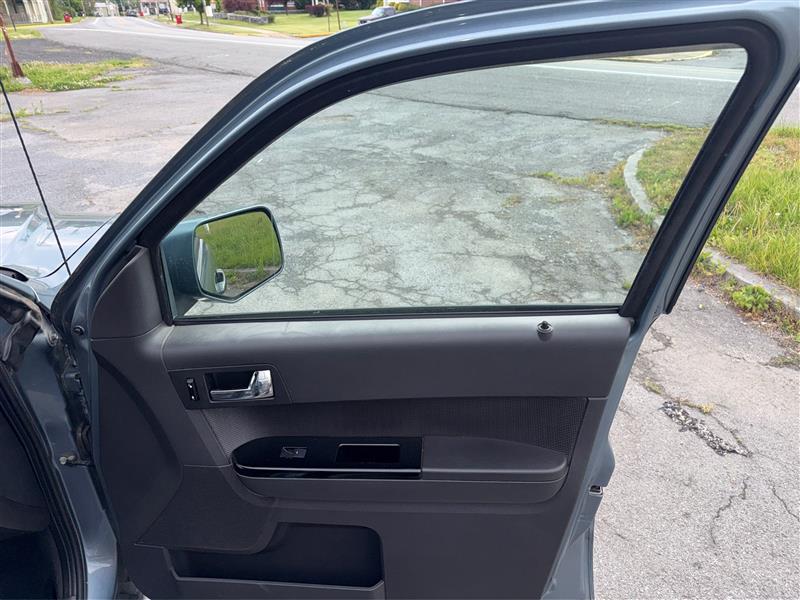 2010 FORD ESCAPE LIMITED