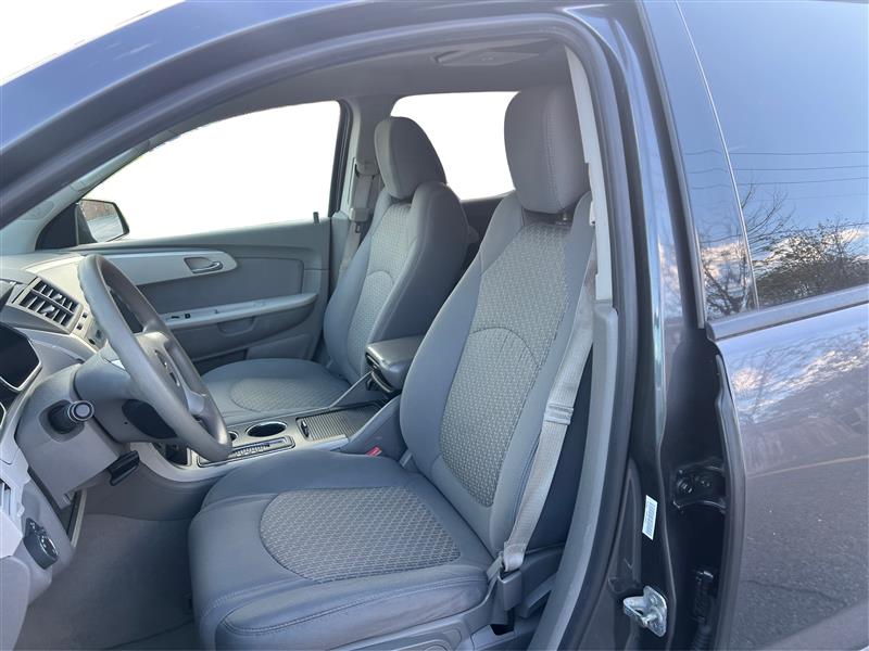 2012 CHEVROLET TRAVERSE LS Sport Utility 4D