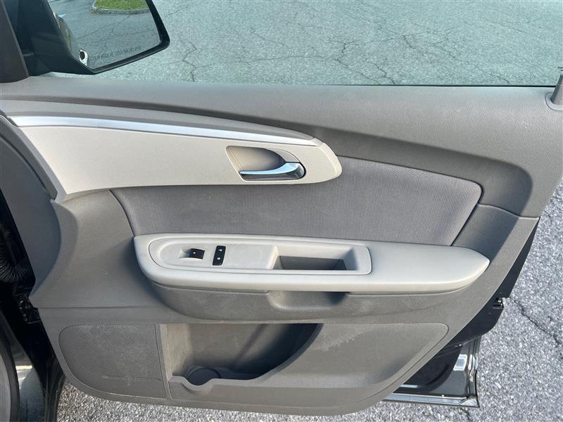 2012 CHEVROLET TRAVERSE LS Sport Utility 4D