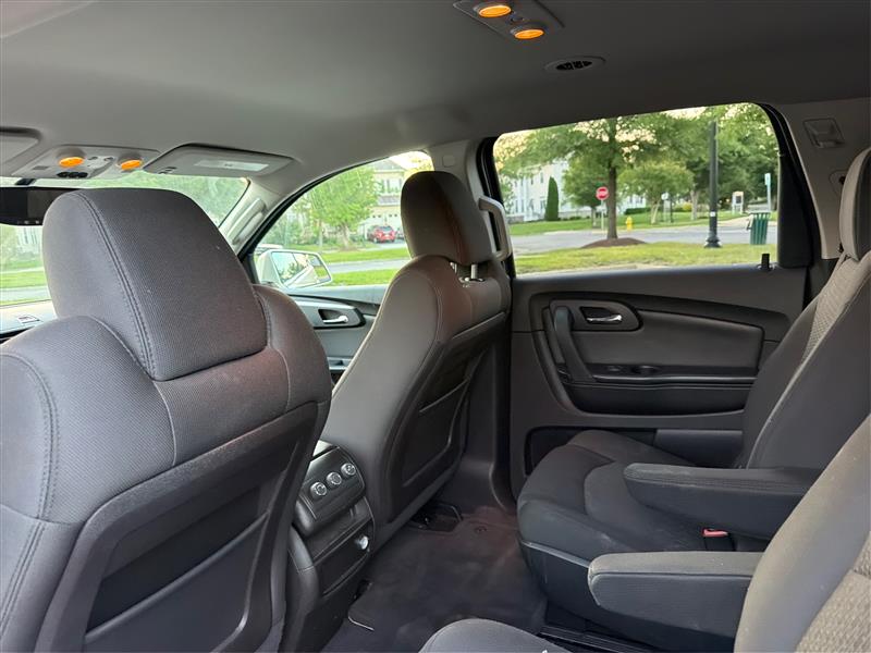 2011 CHEVROLET TRAVERSE LT W/1LT