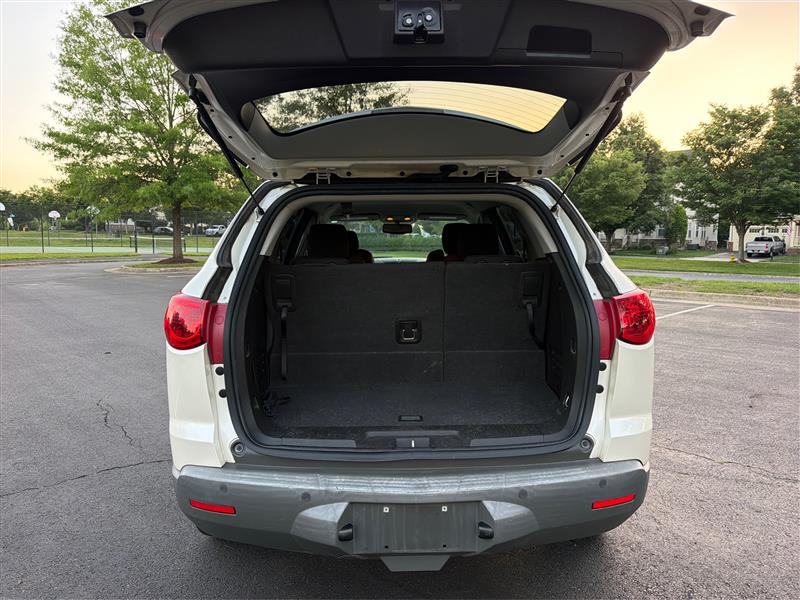2011 CHEVROLET TRAVERSE LT W/1LT